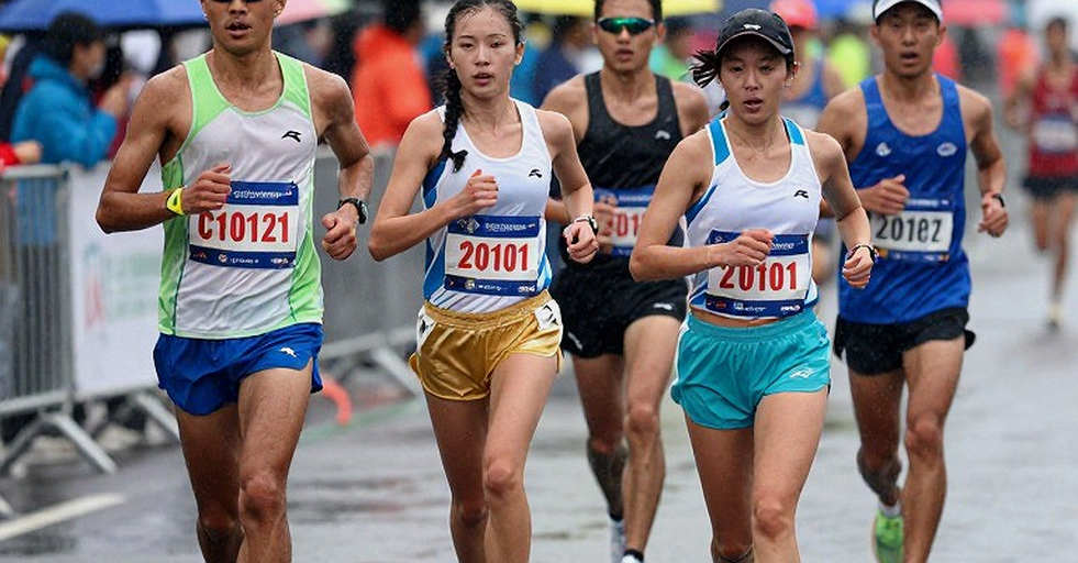 Asian Games 2026, ngày 6: Tấm huy chương nhảy sào đầu tiên và tiếng chân Bahrain trên đường chạy 10.000m