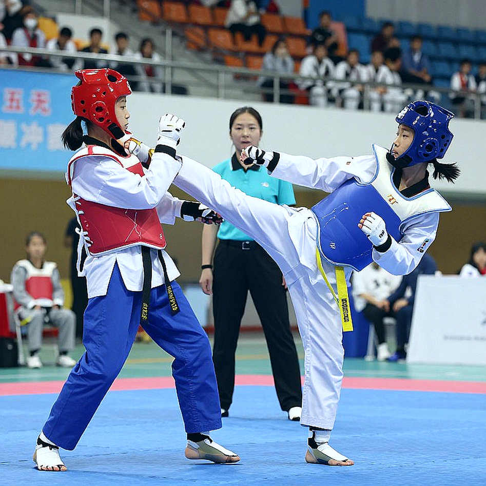 Ẩu đả trước giờ bấm: Arman Tsarukyan liều suất tranh đai UFC trong màn đấu vật tự do với Dillon Danis