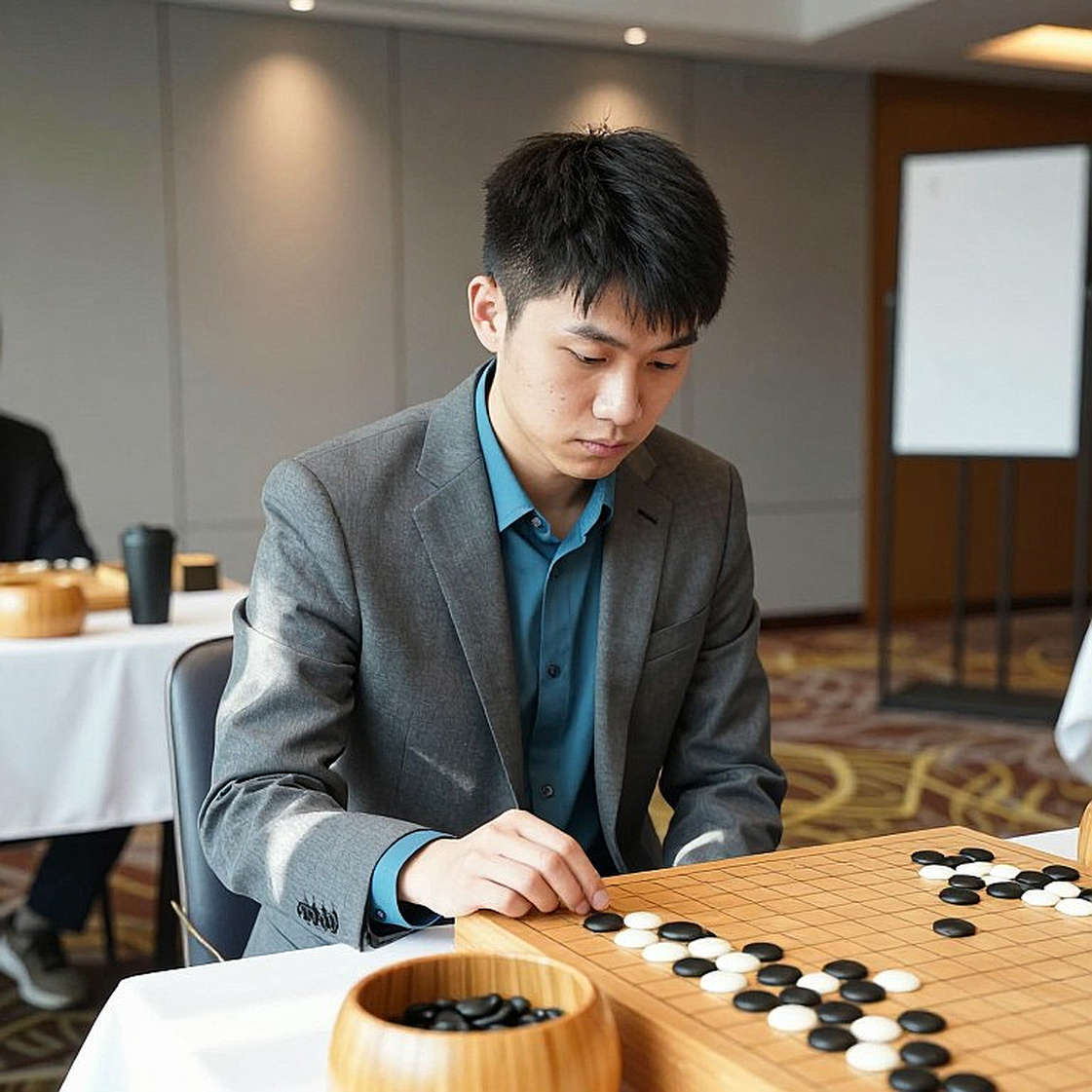 ChessBase Magazine 225: 27 bài tập nhỏ, 10 bài phân tích và khoảng trống niềm tin