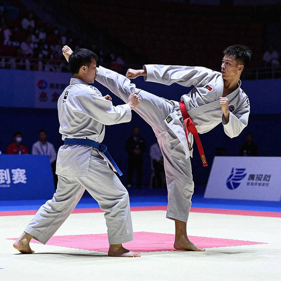 Trợ lý riêng của Dana White giành hợp đồng UFC bằng một cú KO: Hai trang của một bản tin